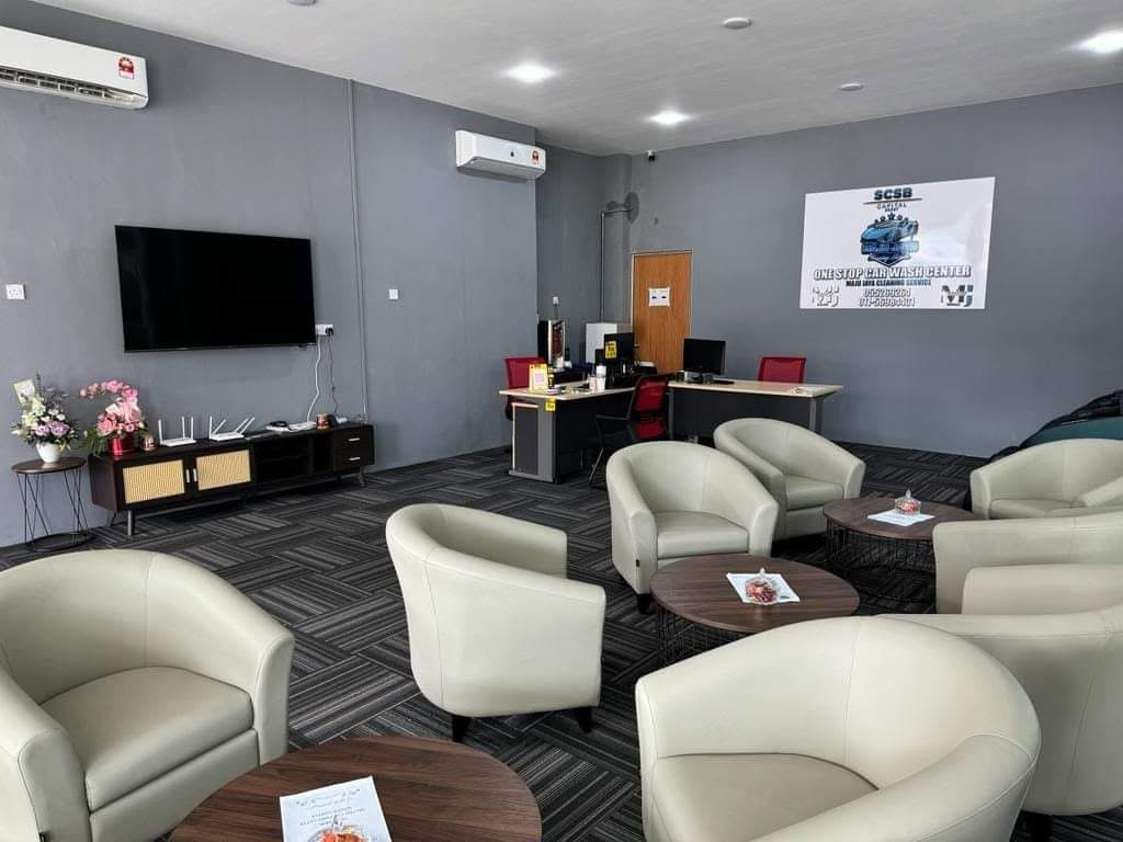 Susun atur kerusi dan meja lounge pelanggan